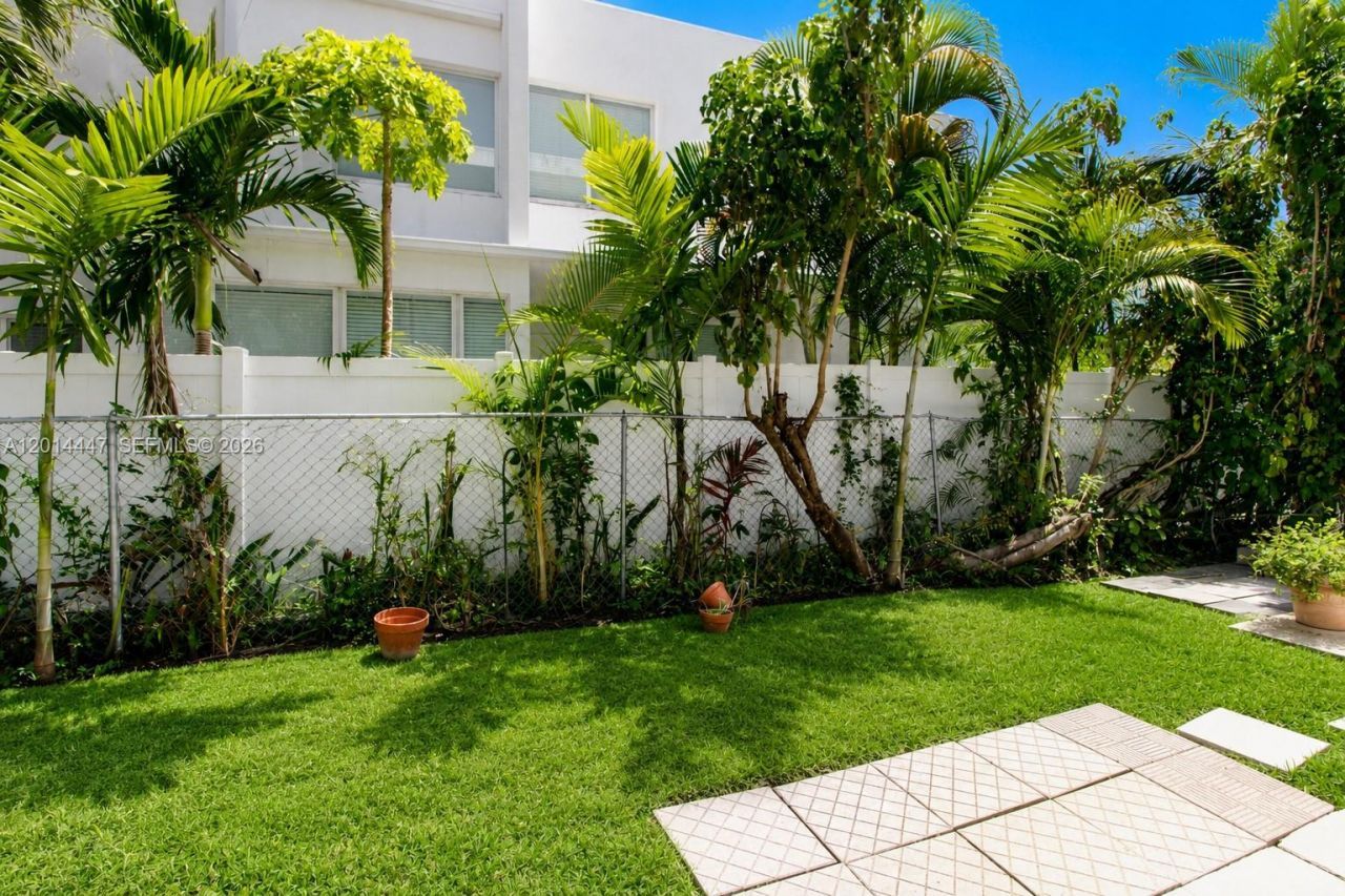 1900 NE 8th Ct, Unit 105, Fort Lauderdale, FL 33304 Photo