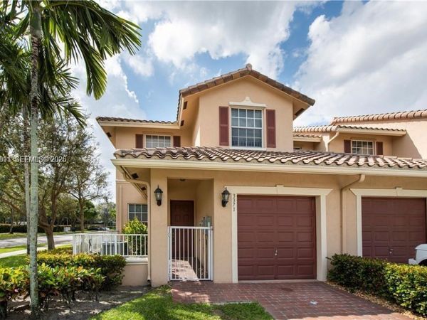 3371 Lakeside Dr , Unit 27, Davie, FL 33328