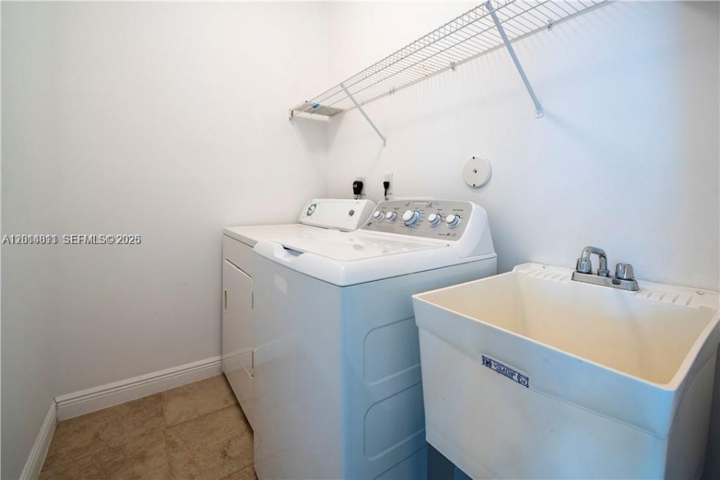 3371 Lakeside Dr, Unit 27, Davie, FL 33328 Photo