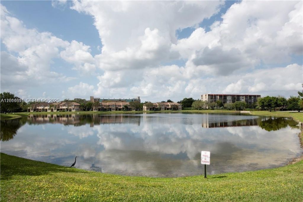 3371 Lakeside Dr, Unit 27, Davie, FL 33328 Photo
