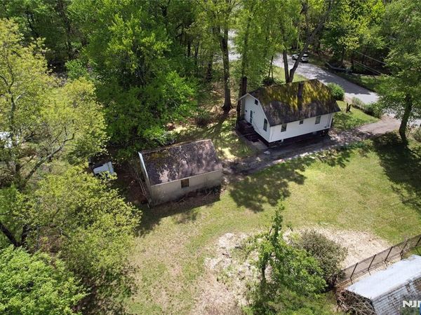 86 Greenwood Avenue, Pequannock Township, NJ 07440