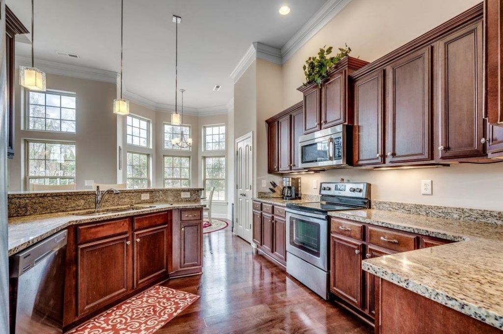9060 Abingdon Dr. Photo 10