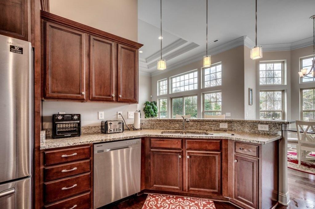 9060 Abingdon Dr. Photo 11