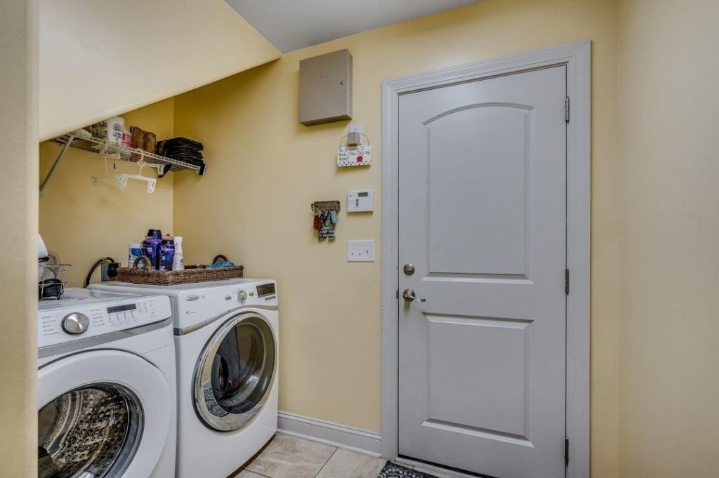 9060 Abingdon Dr. Photo 24