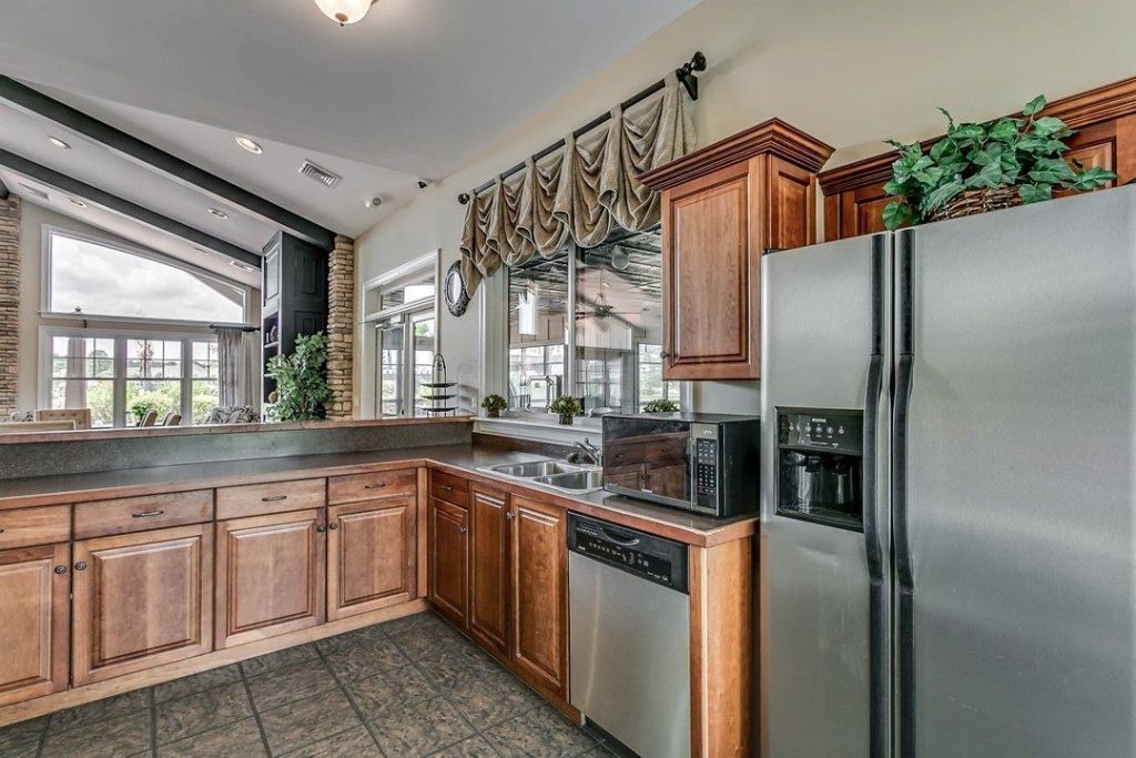 9060 Abingdon Dr. Photo 40