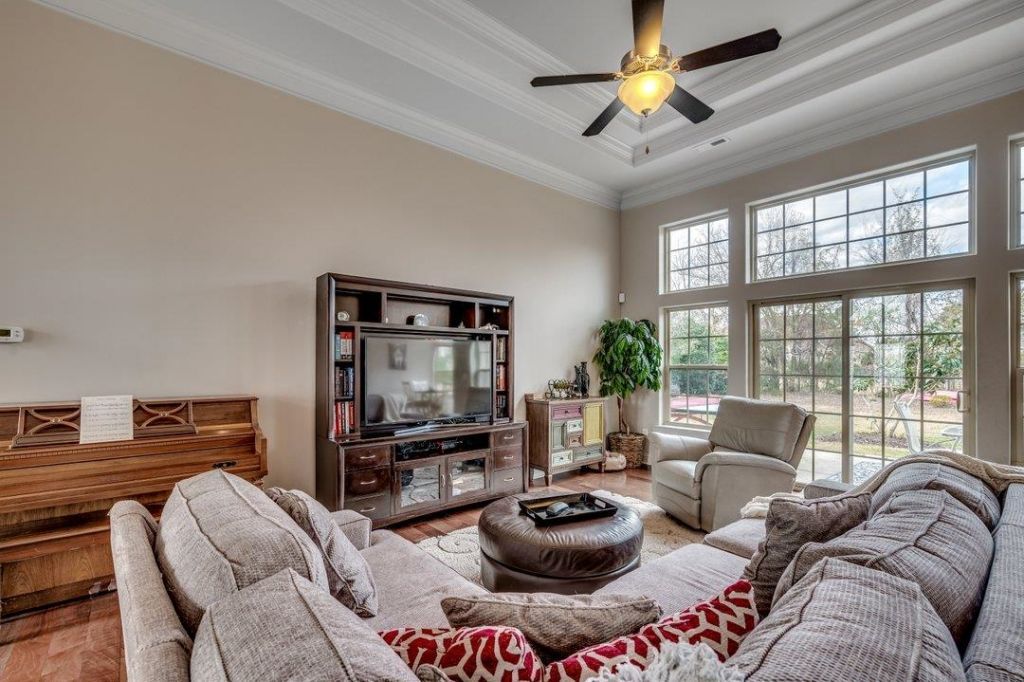9060 Abingdon Dr. Photo 5