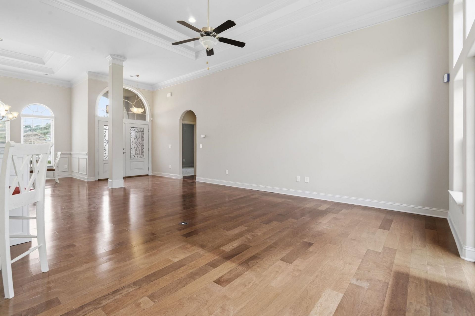 9060 Abingdon Dr. Photo 5