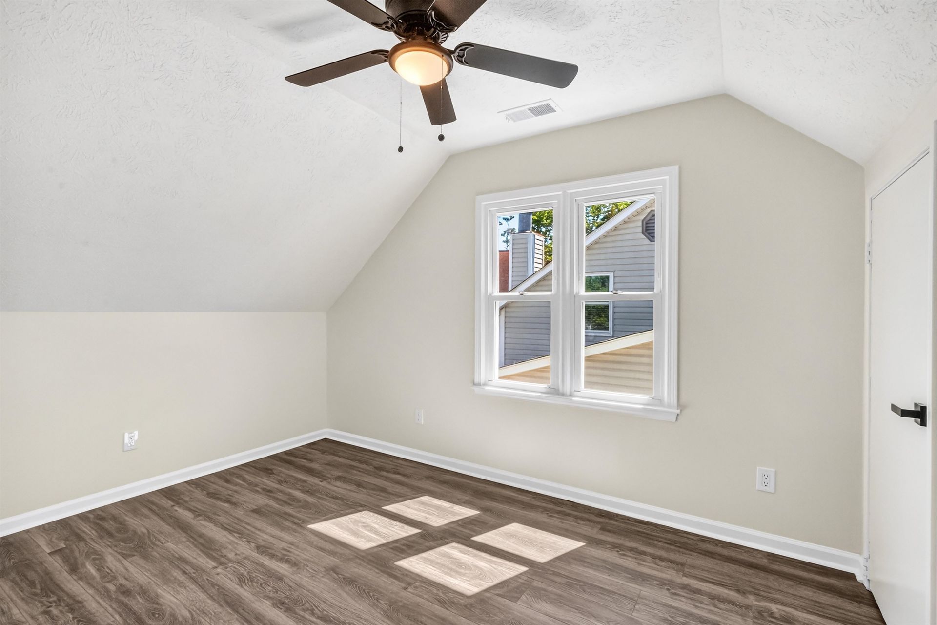 916 Tiffany Ln.  Photo 28