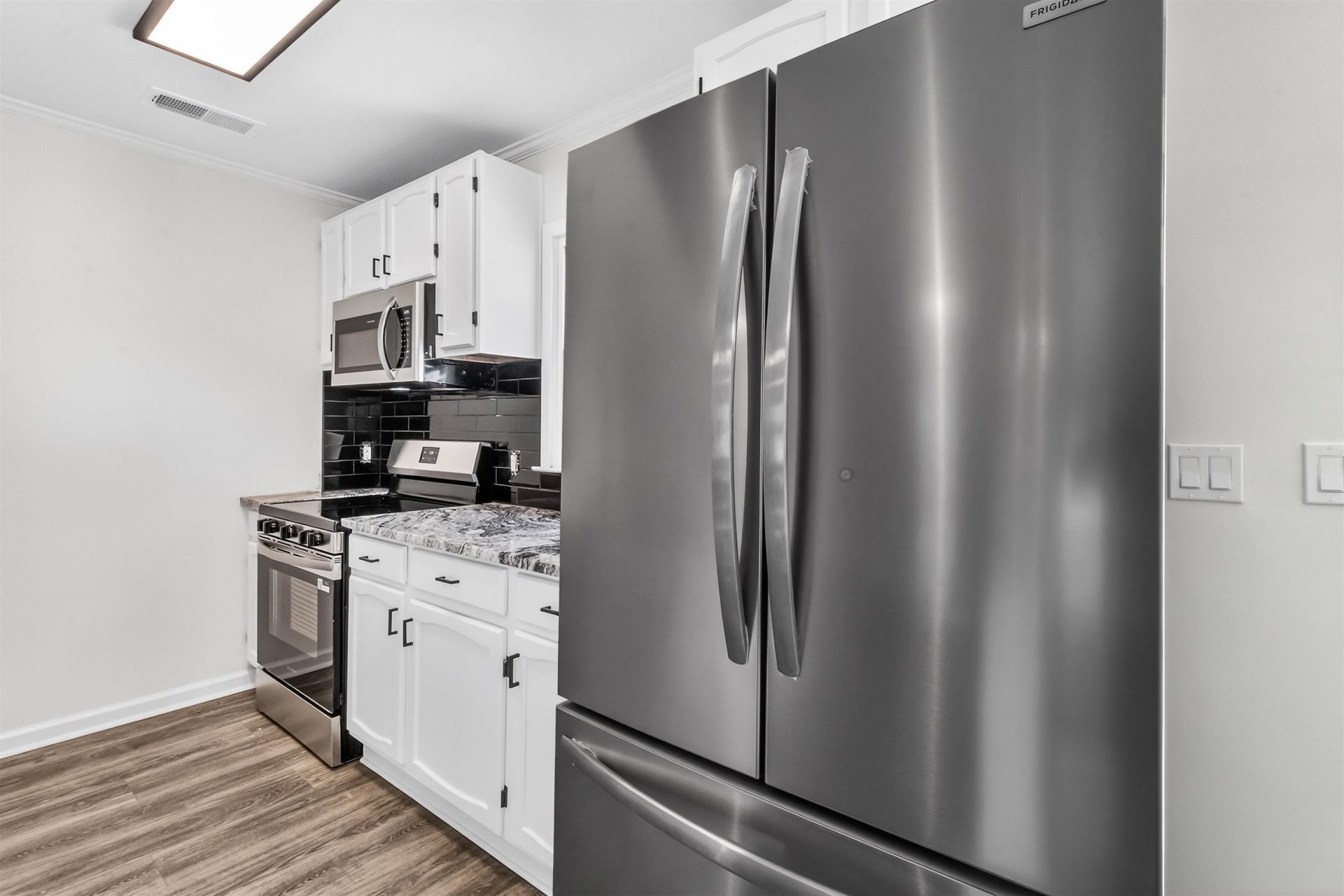 916 Tiffany Ln.  Photo 9