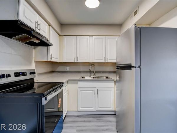 625 S Royal Crest Circle, Unit 13, Las Vegas, NV 89169