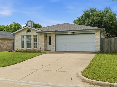 4020 Staghorn Circle N, Fort Worth, TX 76137