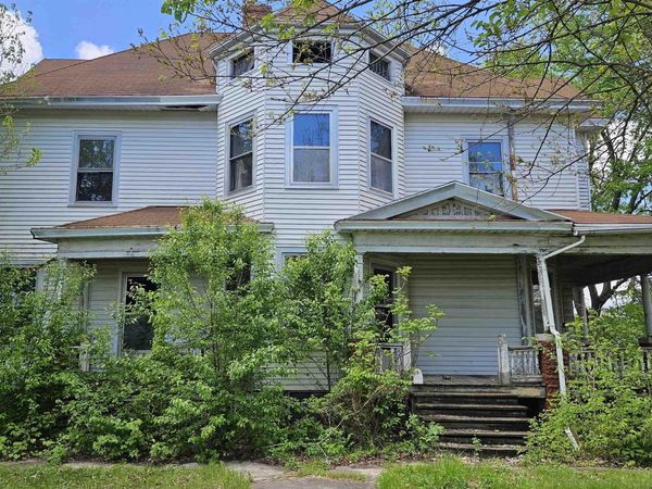 1590 W MAIN Street, Galesburg, IL 61401