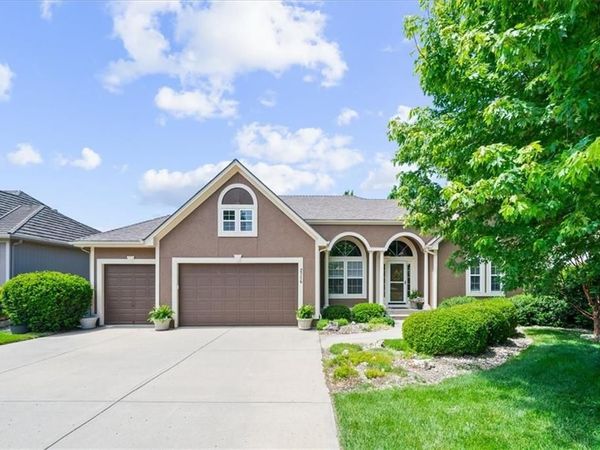 2716 SW ARTHUR Drive, Lee's Summit, MO 64082