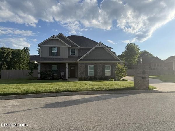 811 Yosemite Drive, Lenoir City, TN 37771