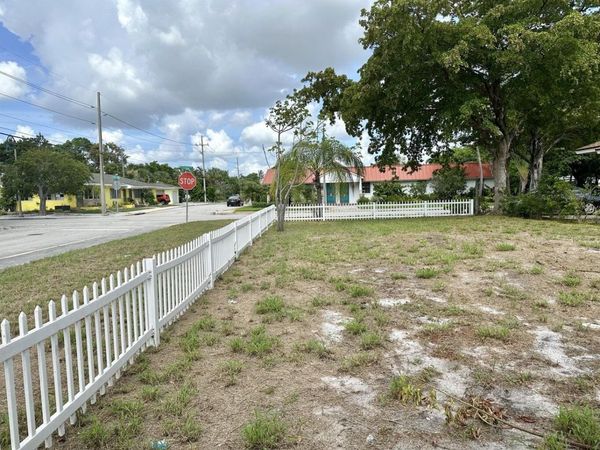 312 N 12th Ave Avenue N, Lake Worth Beach, FL 33460