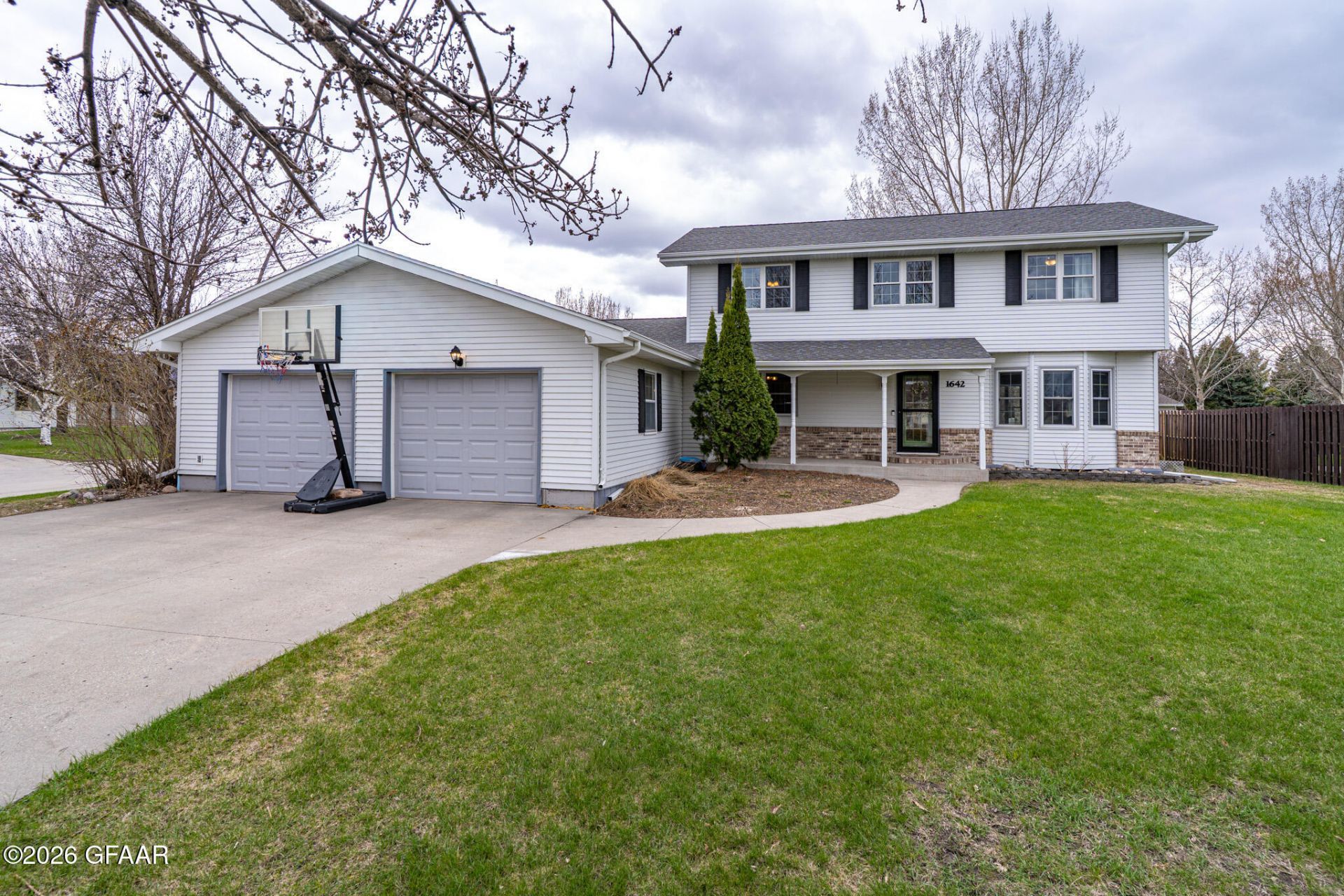 1642 8th Street Se, East Grand Forks, MN 56721 Main Photo