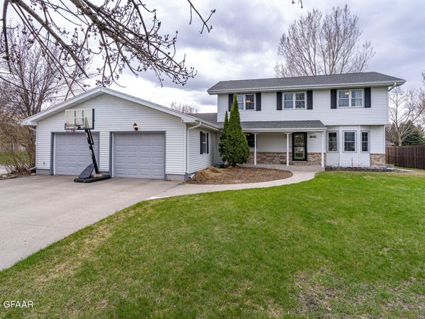 1642 8TH Street SE, East Grand Forks, MN 56721