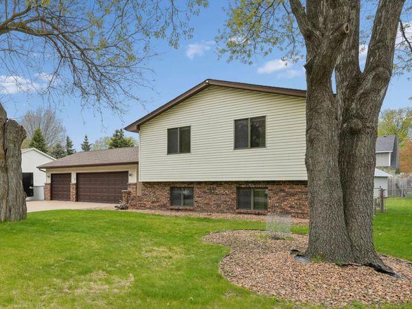 703 Cope Avenue W, Roseville, MN 55113