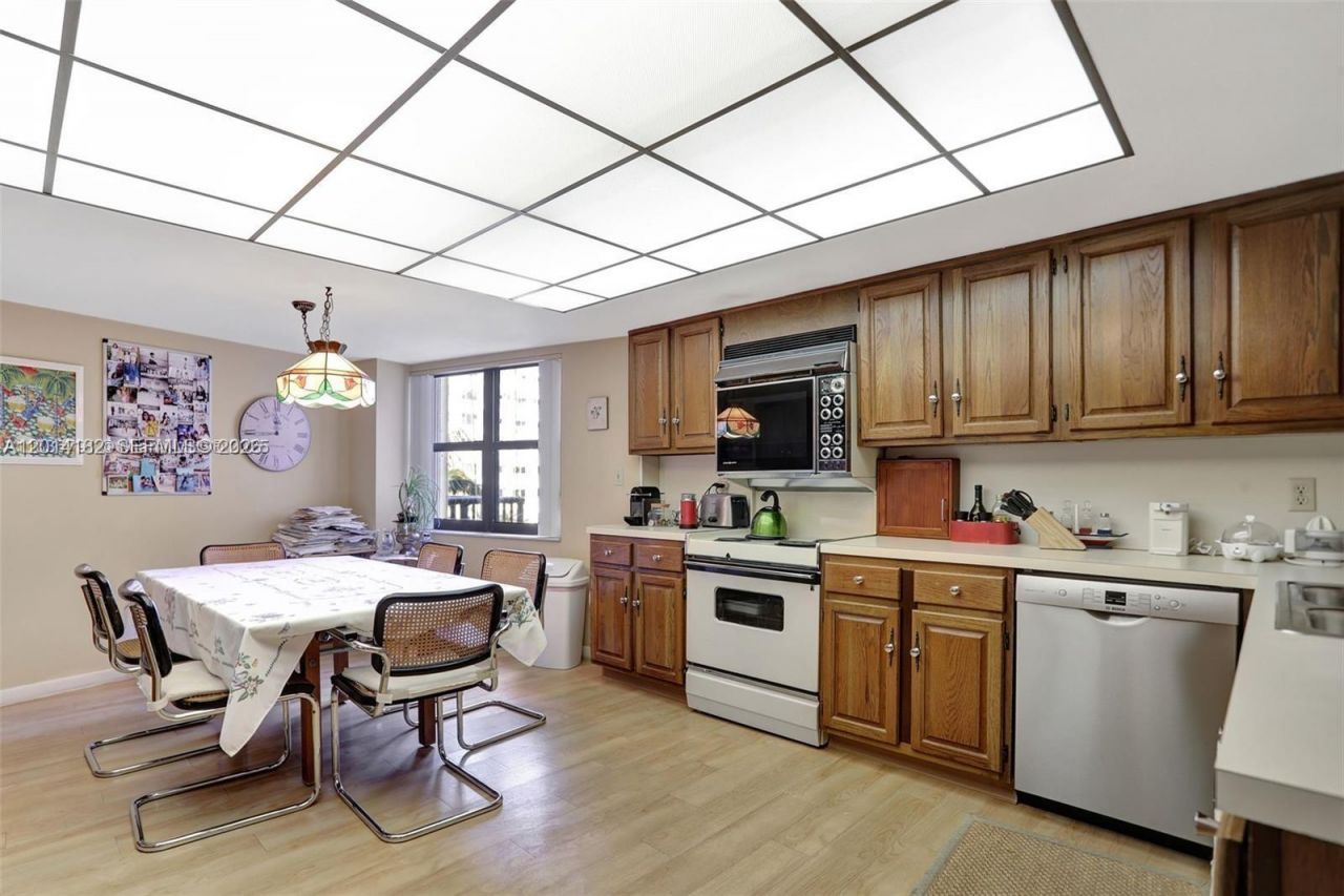 1800 S Ocean Blvd, Unit 210, Lauderdale by the Sea, FL 33062 Photo