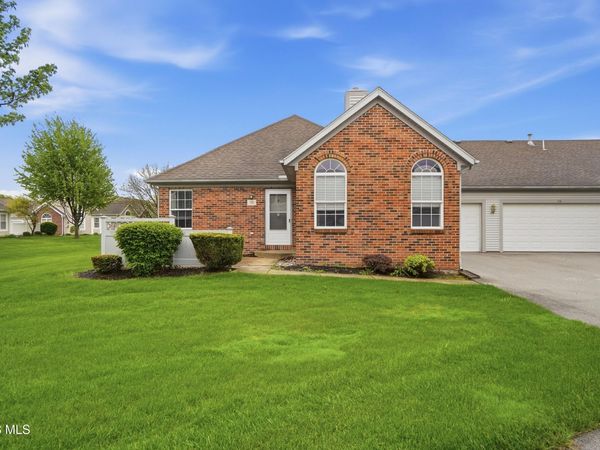 58 E Foxgate Circle, Bowling Green, OH 43402
