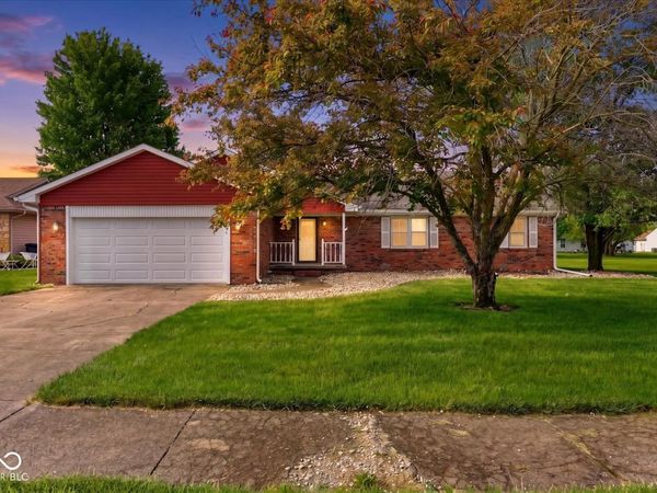 915 Oak Park Drive, Shelbyville, IN 46176