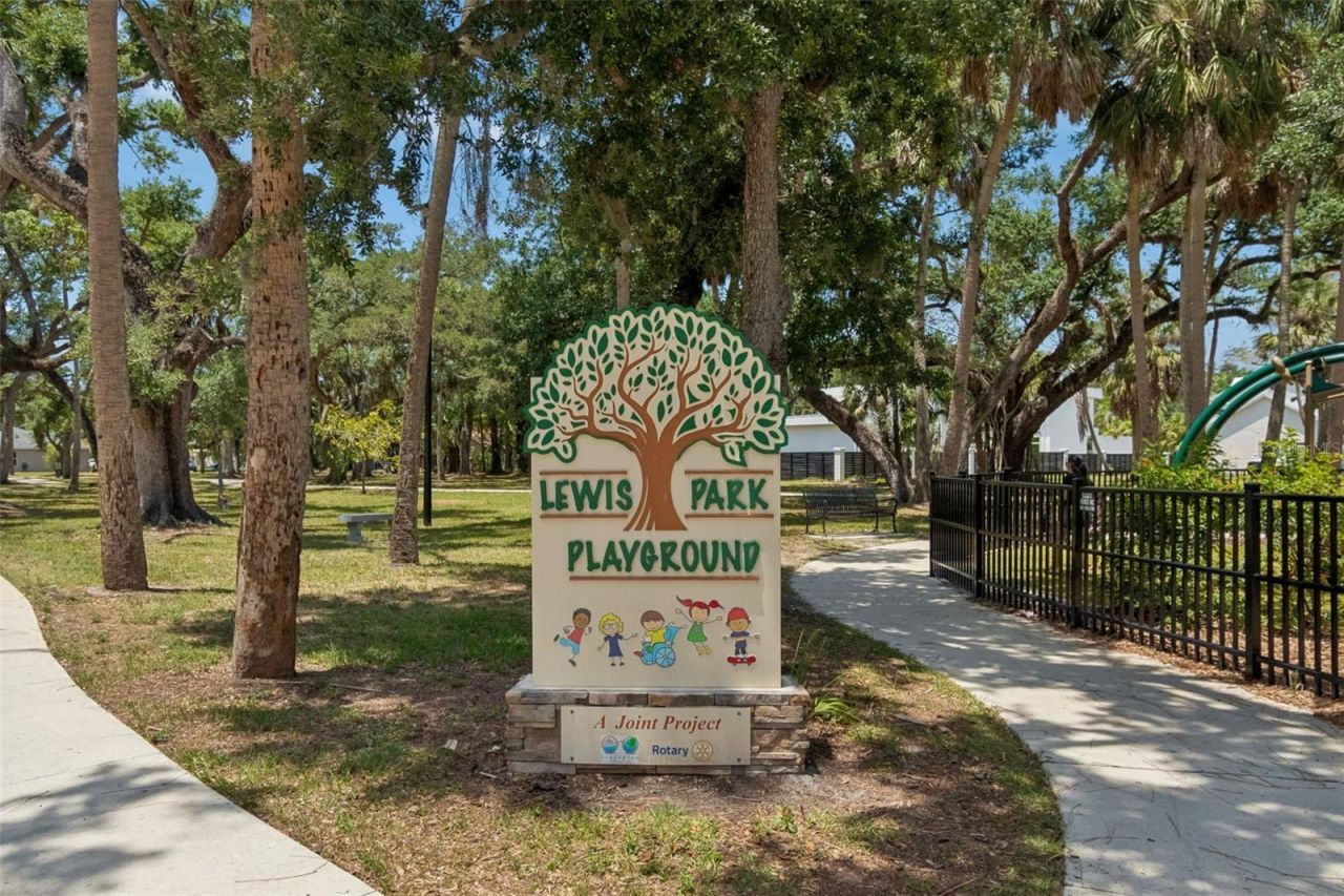 301 26th Street W, Bradenton, FL 34205 Photo