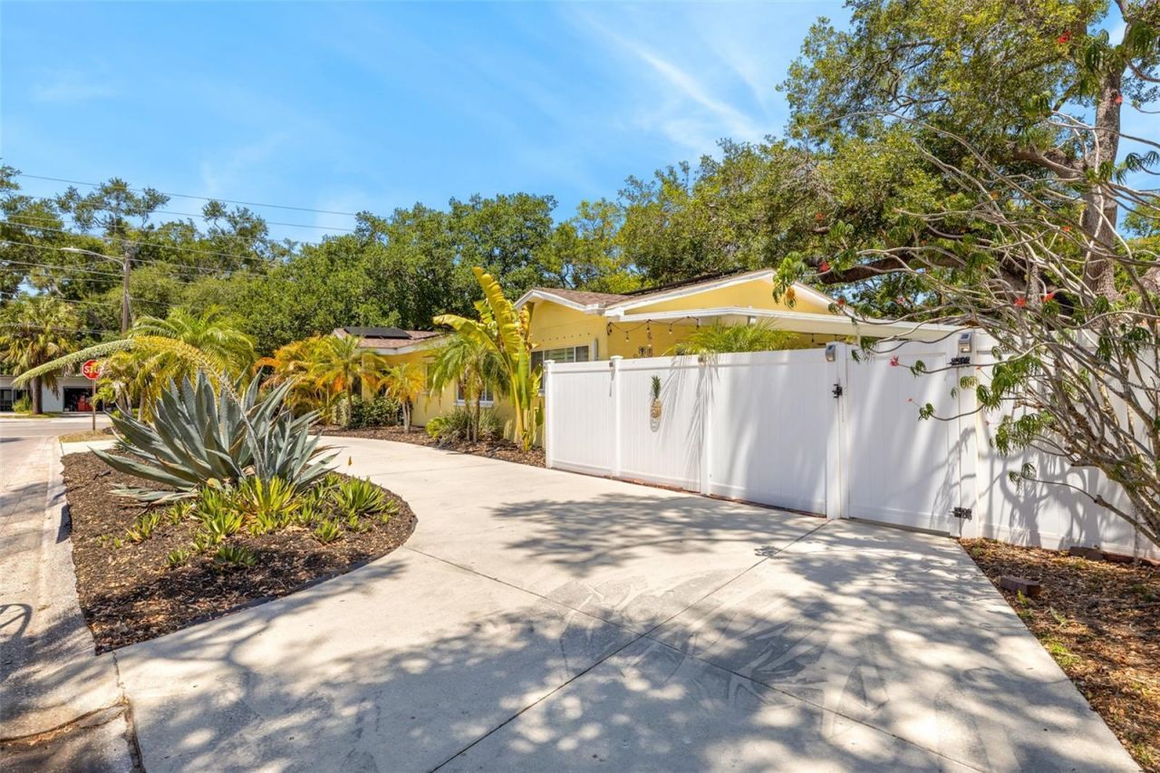 8187 23rd Avenue N, Saint Petersburg, FL 33710 Photo