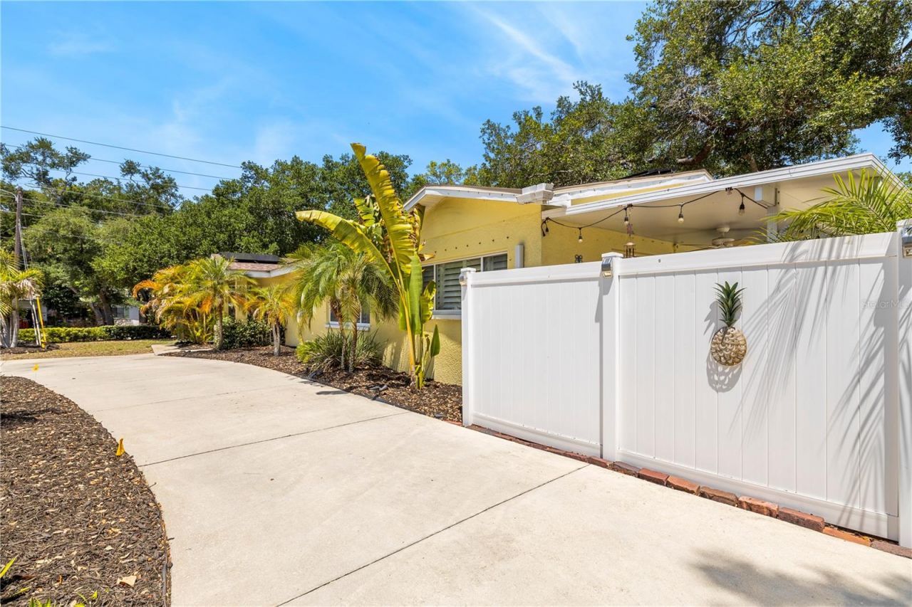 8187 23rd Avenue N, Saint Petersburg, FL 33710 Photo
