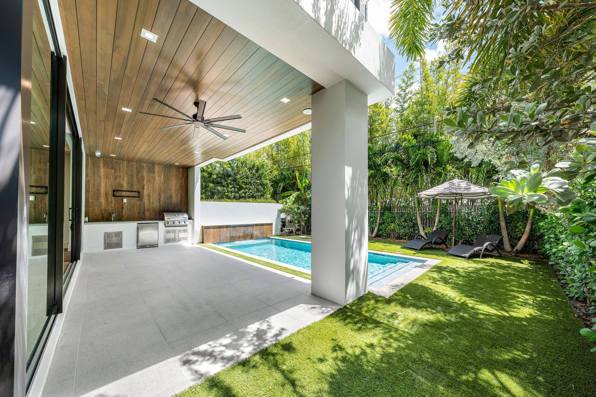 320 NE Wavecrest Way, Boca Raton, FL 33432 Photo