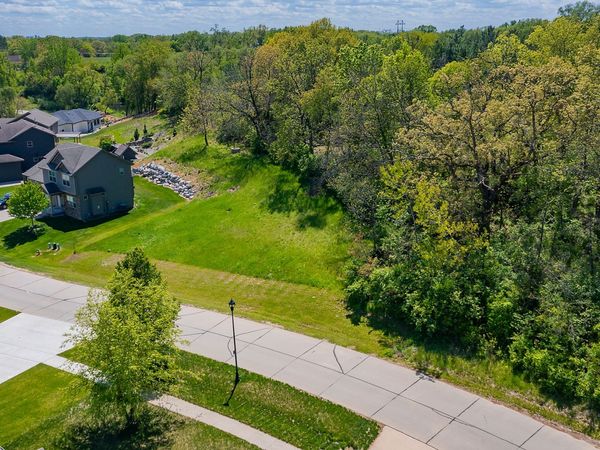 5623 Arbor Lake Drive, Pleasant Hill, IA 50327