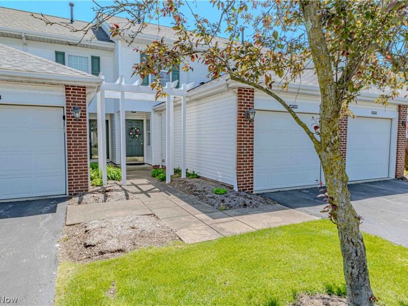 6735 Columbine Court, Middleburg Heights, OH 44130 Photo 2