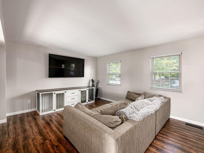 7684 Whitneyway Drive, Unit 18, Columbus, OH 43085 Photo 6