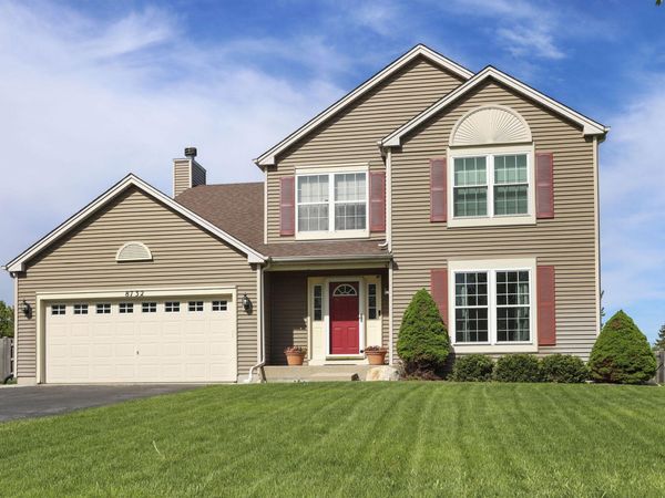 8732 246th Ct, Salem Lakes, WI 53168