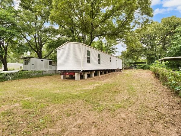 117 Crestwood Drive , Mabank, TX 75156