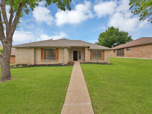 925 Creekview Drive, Mesquite, TX 75181