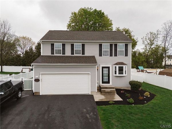 33 Naylor Circle, Baldwinsville, NY 13027