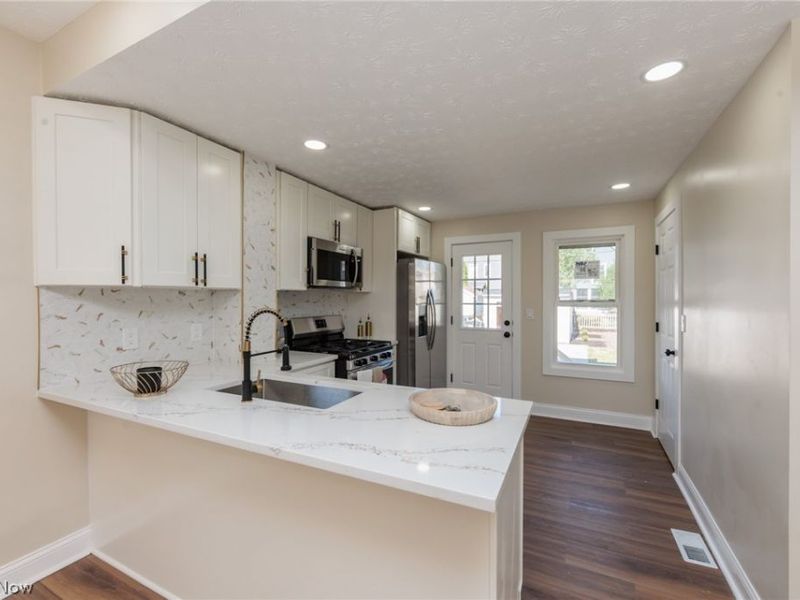 1272 Warren Road, Lakewood, OH 44107 Photo 18