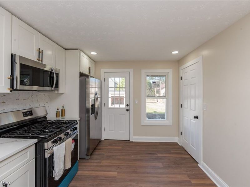 1272 Warren Road, Lakewood, OH 44107 Photo 19