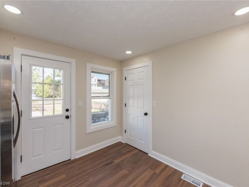 1272 Warren Road, Lakewood, OH 44107 Photo 22