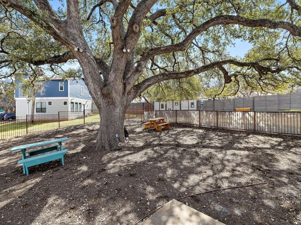 1913 Teagle DR , Austin, TX 78741