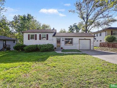 5002 N 54th Street , Omaha, NE 68104