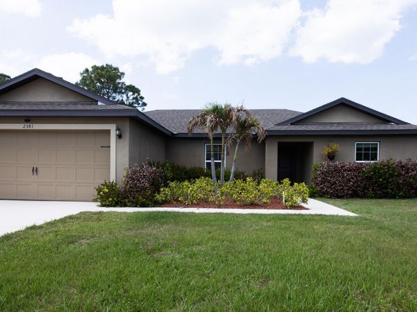 2581 SE Dogwood Avenue, Port St. Lucie, FL 34952