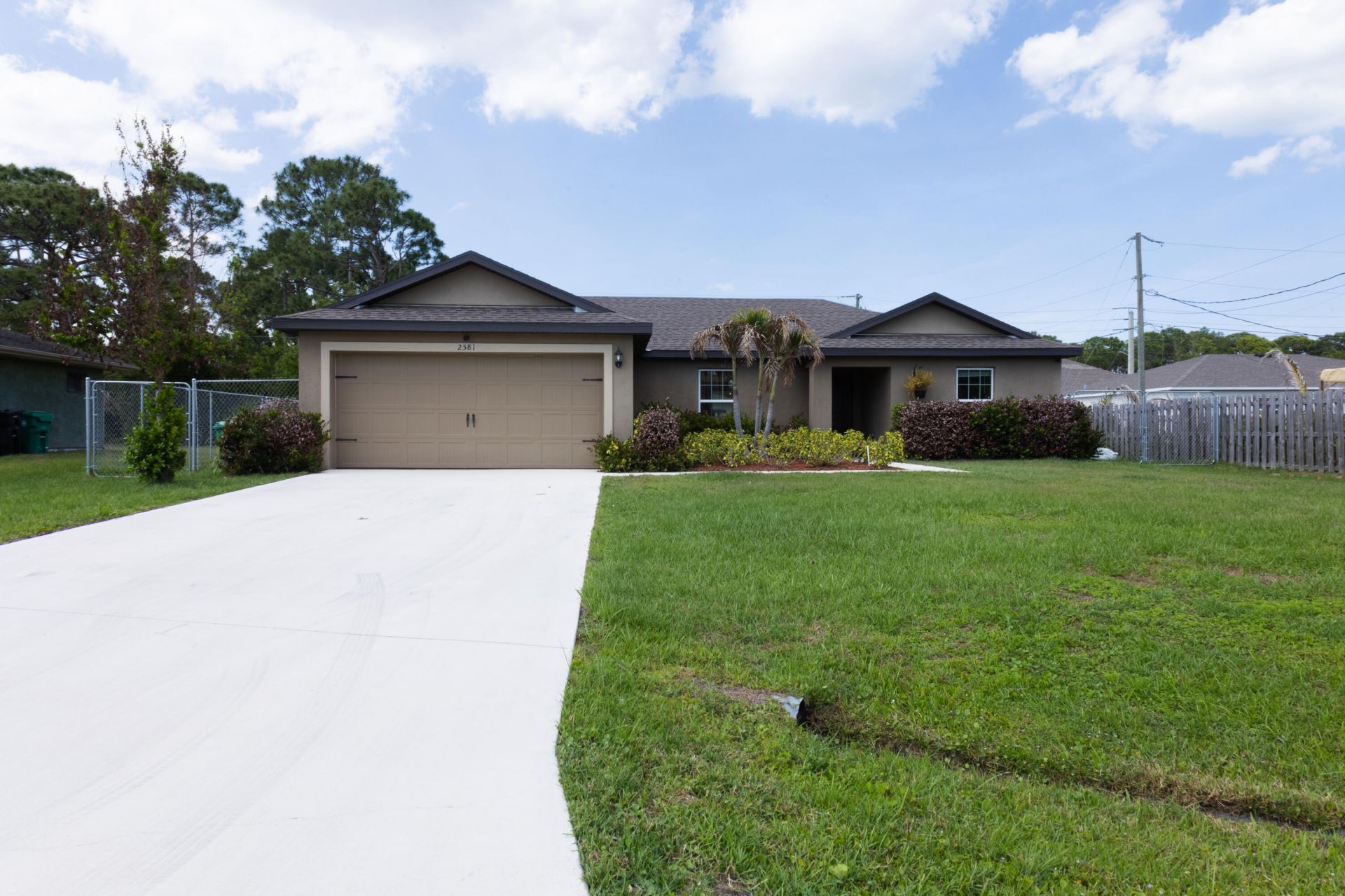 2581 SE Dogwood Avenue, Port Saint Lucie, FL 34952 Photo