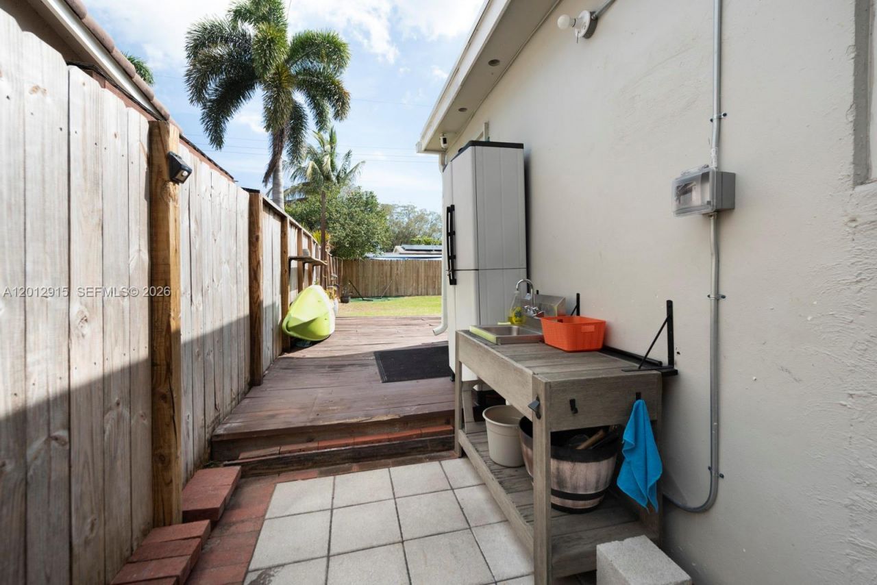 5224 NE 1st Ave , Fort Lauderdale, FL 33334 Photo