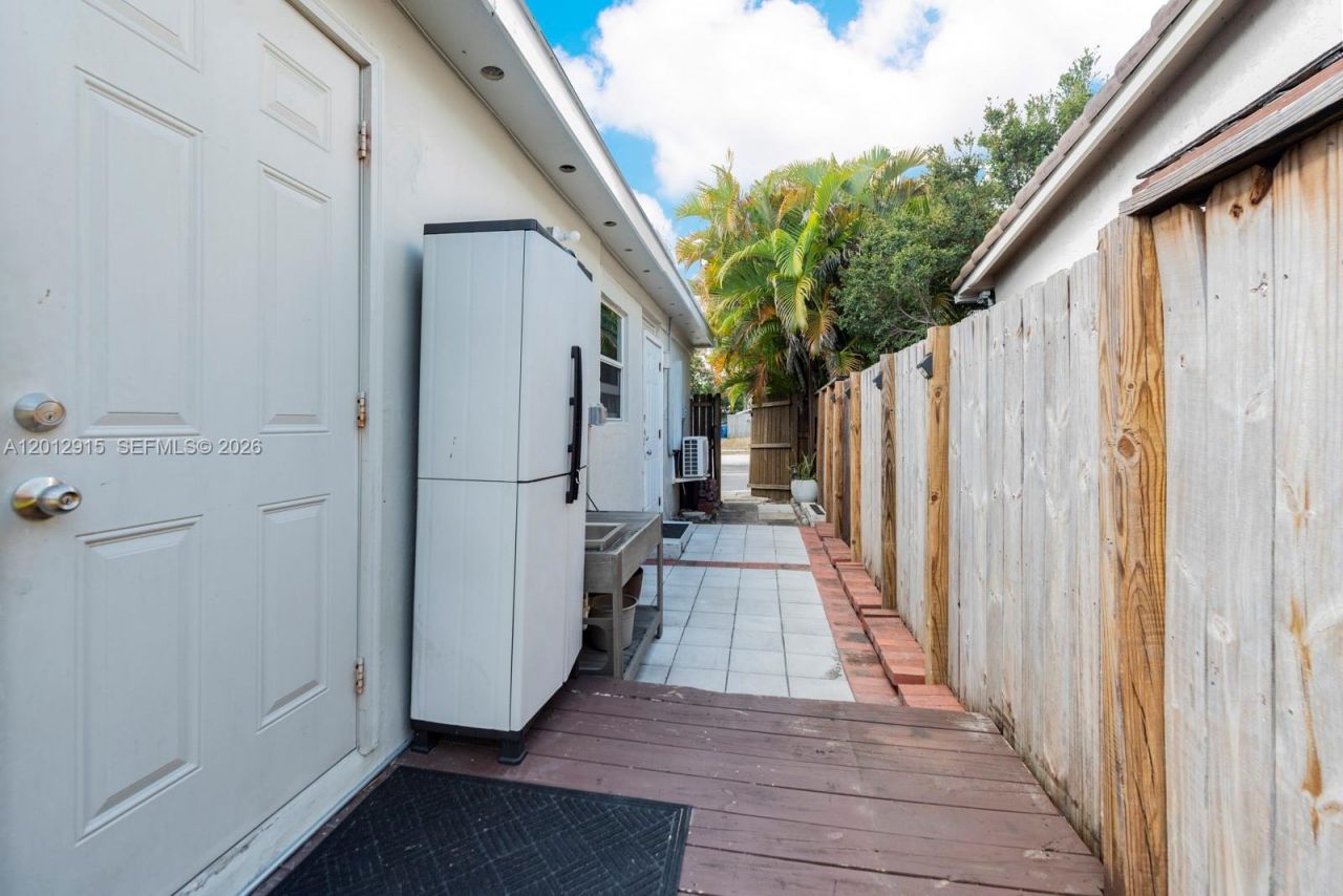 5224 NE 1st Ave , Fort Lauderdale, FL 33334 Photo
