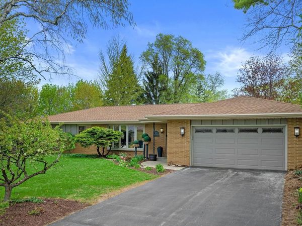 6660 Braeburn LANE, Glendale, WI 53209