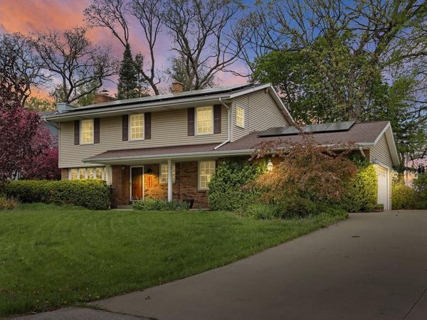 8715 108th AVENUE, Pleasant Prairie, WI 53158