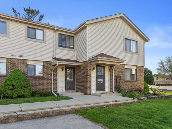 5736 Cambridge CIRCLE, Racine, WI 53406