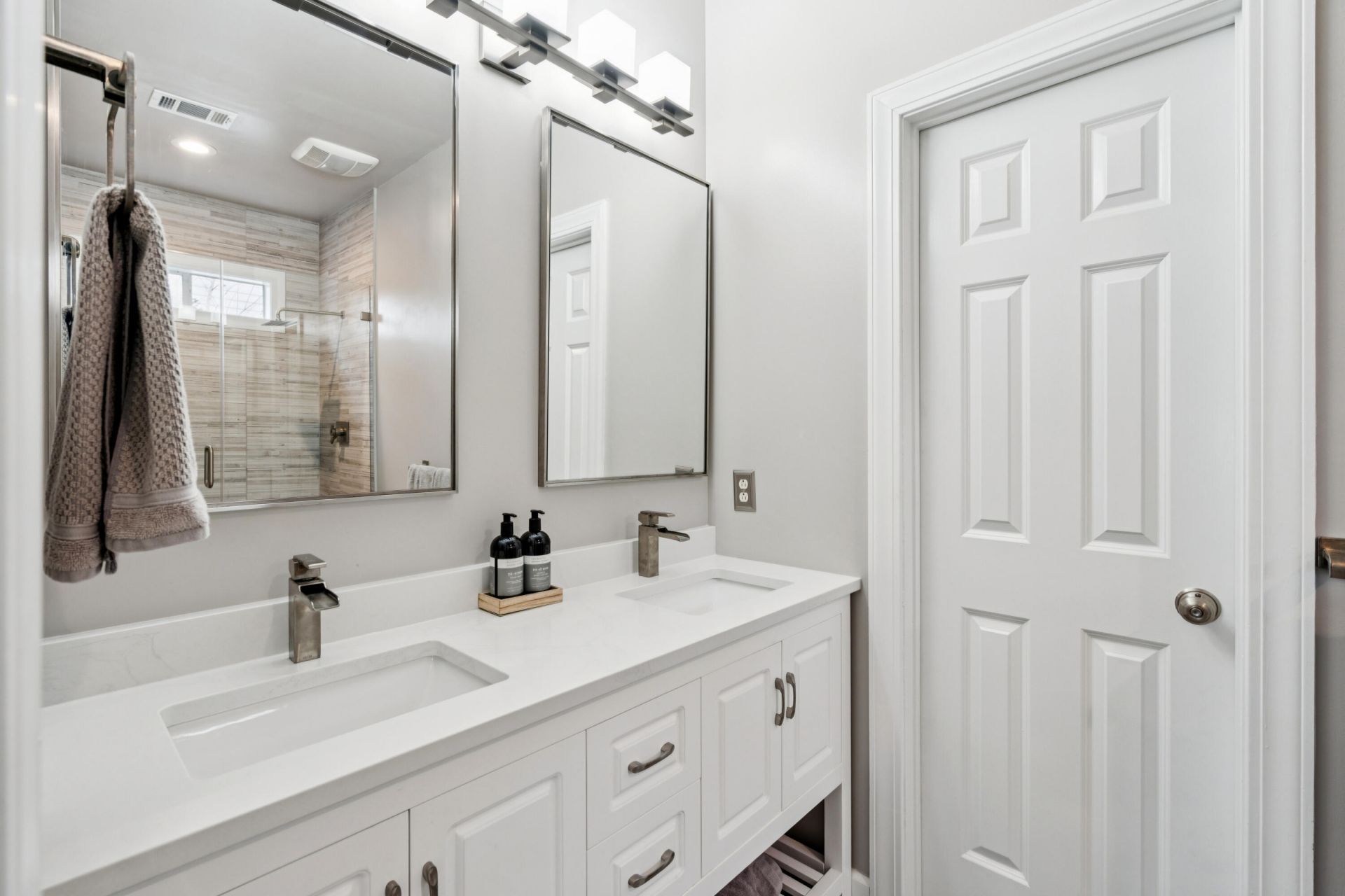 1147 Blakeway Street Photo 46