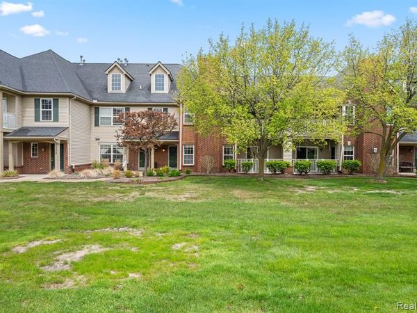 4130 S Hampton Ridge Boulevard, Genoa Twp, MI 48843